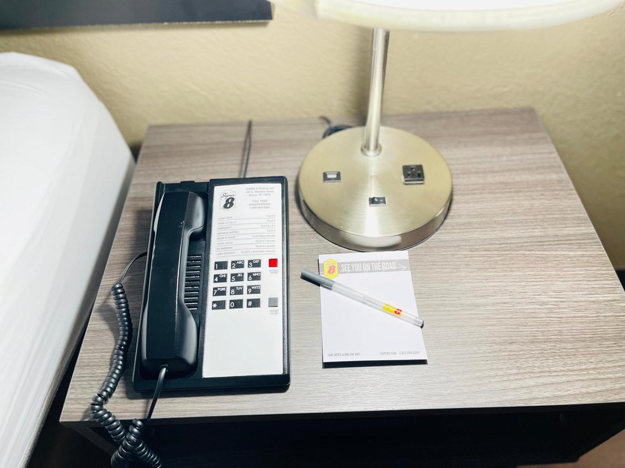 Super 8 By Wyndham Ithaca Hotel Ngoại thất bức ảnh