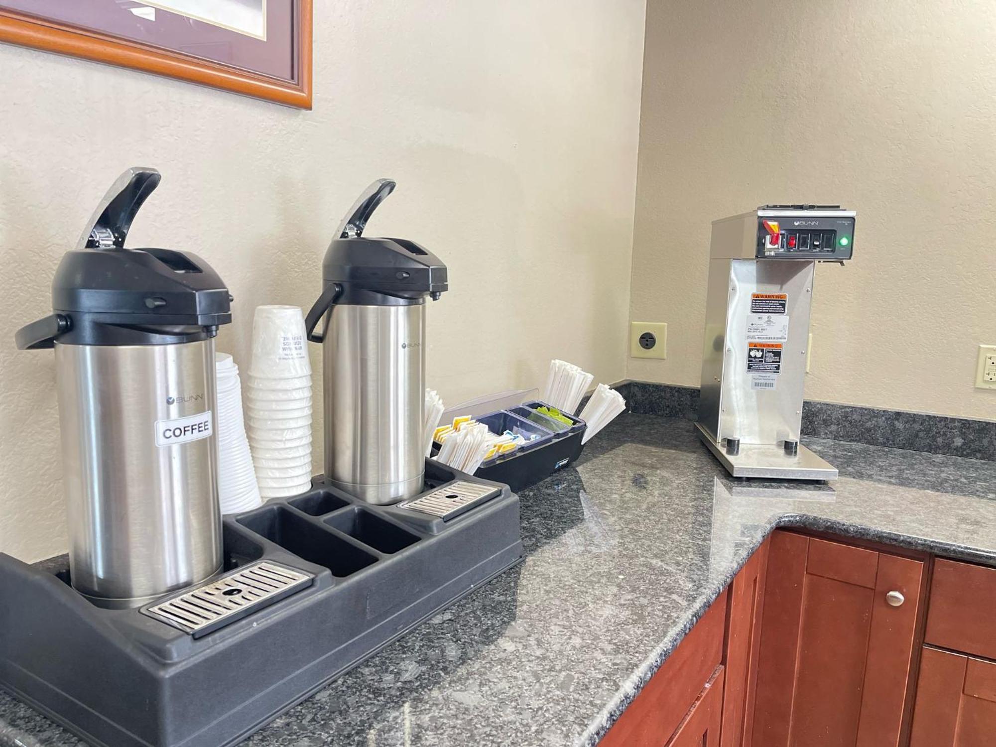 Super 8 By Wyndham Ithaca Hotel Ngoại thất bức ảnh